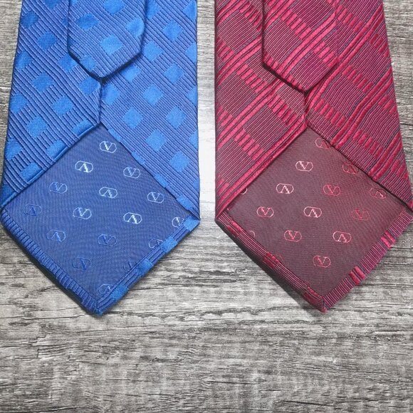 Pair of Valentino hand-made Italian silk neckties - Picture 4 of 6